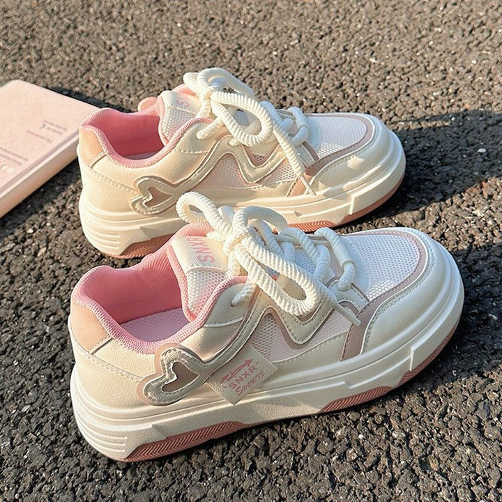 Dame sporty sneakers med åndbar mesh-overflade og moderigtigt design Stilla