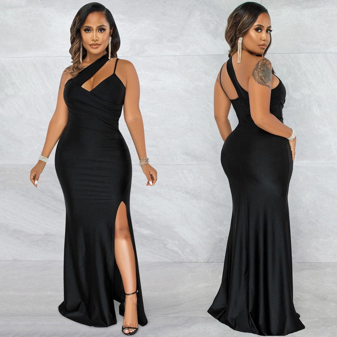 Dame elegant aftenkjole med asymmetrisk snit og glitrende satin Stilla
