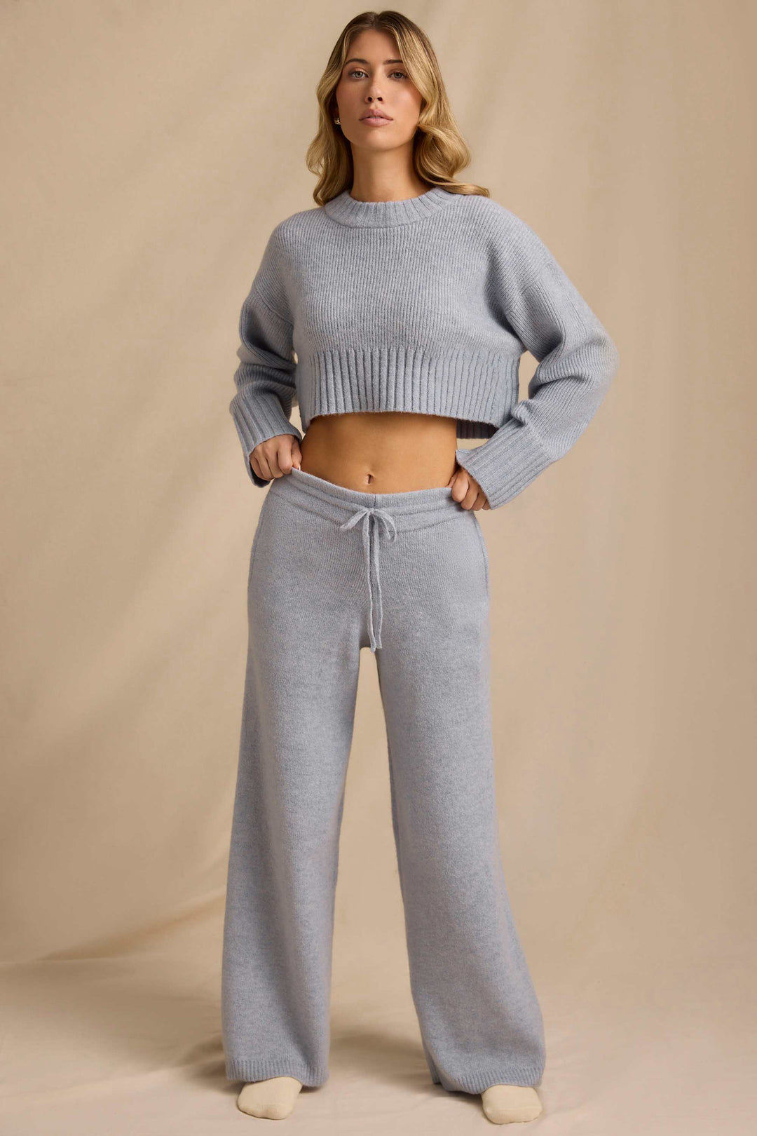 Dame afslappet og komfortabel strik sæt med cropped sweater og brede bukser Stilla