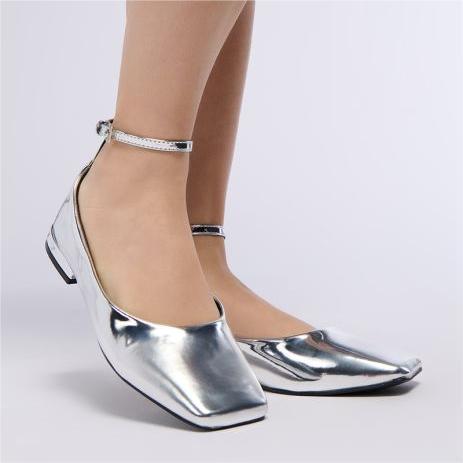 Femme Metallic Quadratåede-Ballerinas med justerbar ankelrem Stilla