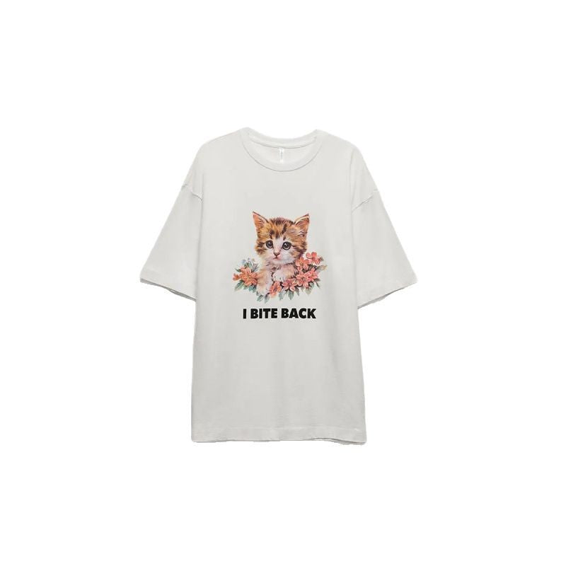 Dame T-shirt med kunstnerisk kattemotiv og inspirerende sætning Stilla