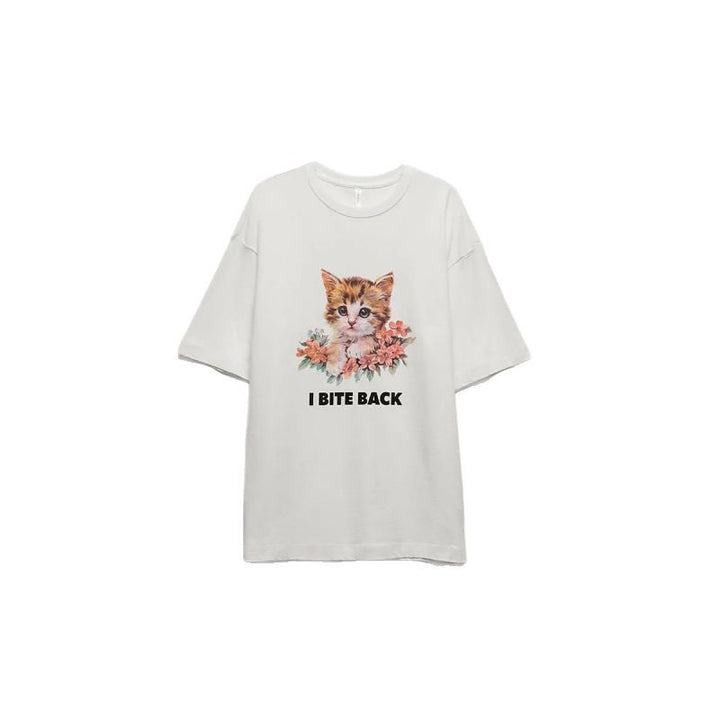 Dame T-shirt med kunstnerisk kattemotiv og inspirerende sætning Stilla