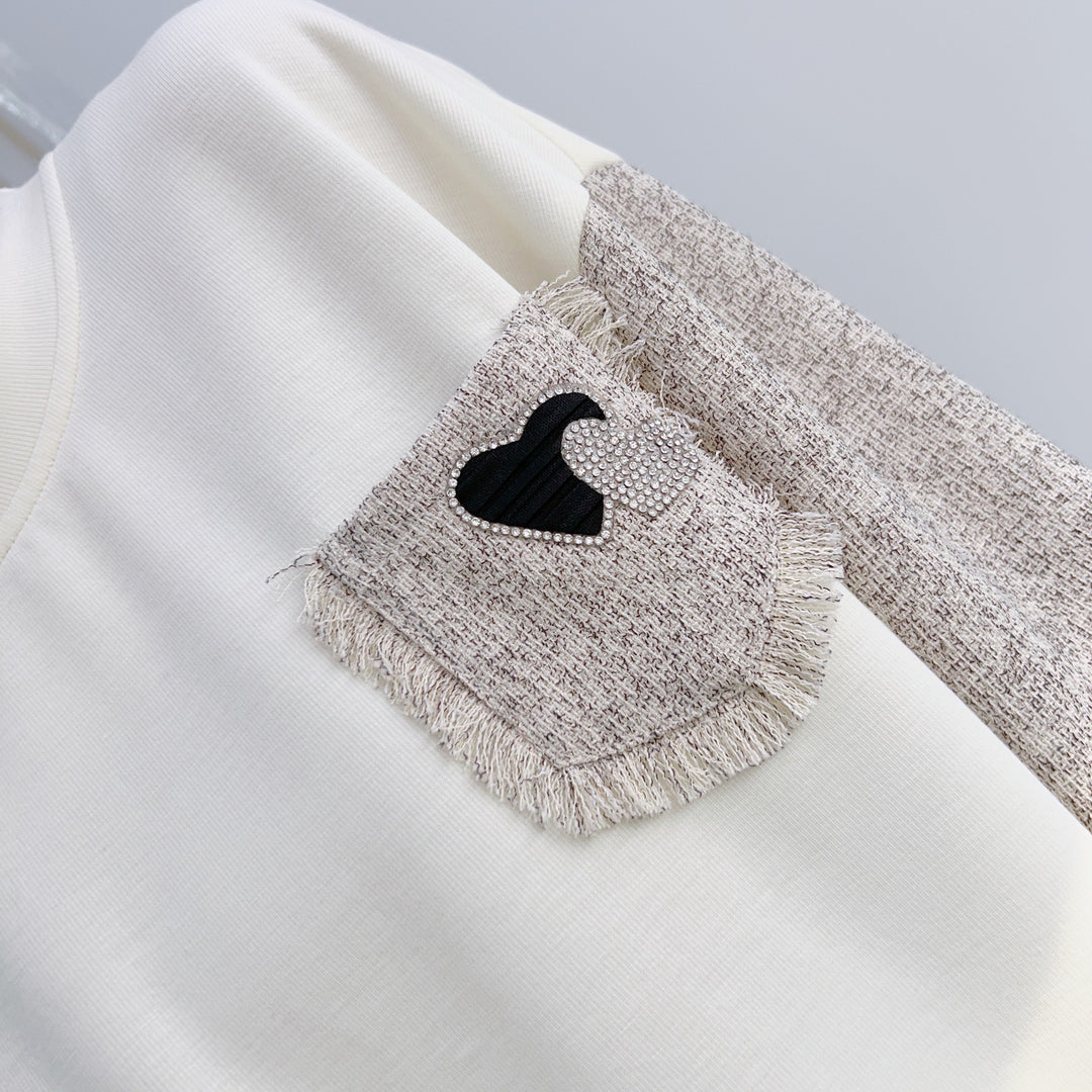 Dame casual sweatshirt med unikke ærmer og hjerte-applikation Stilla