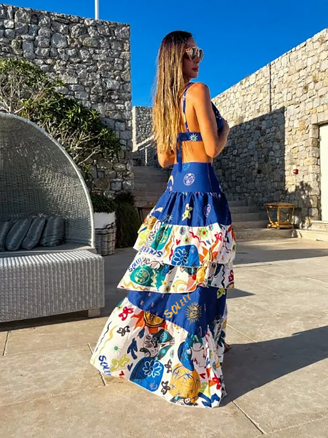 Dame To-delt Sommeroutfit med farverig flæseplade og moderigtig bustier Stilla