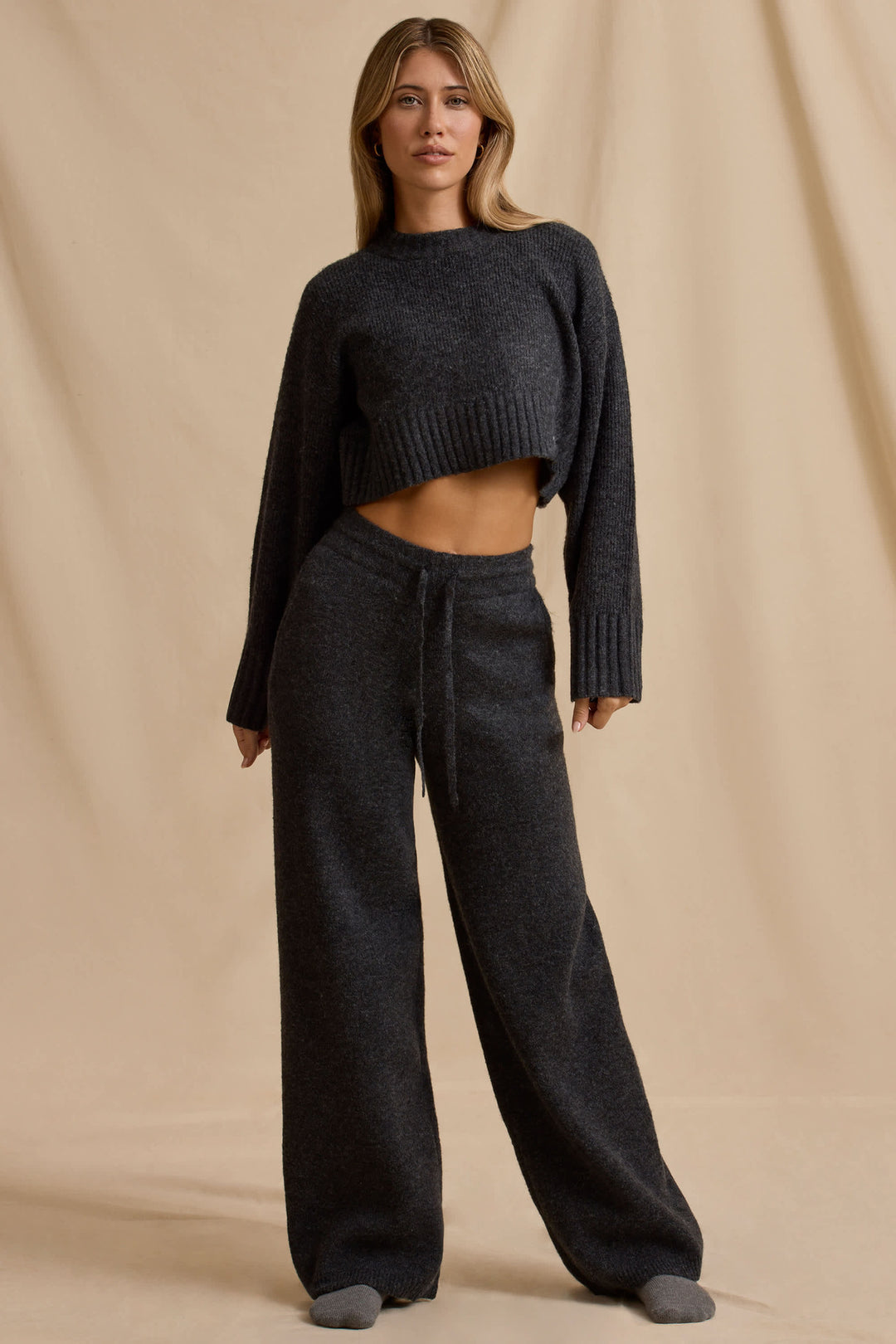 Dame afslappet og komfortabel strik sæt med cropped sweater og brede bukser Stilla