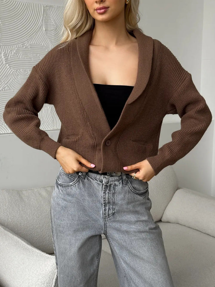 Kvinders cardigan med sjalkrave og knapdetalje Stilla