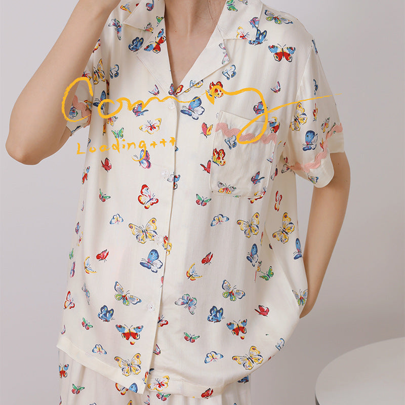 Dame kortærmet pyjamassæt med farverigt sommerfugledesign og komfortabel pasform Stilla