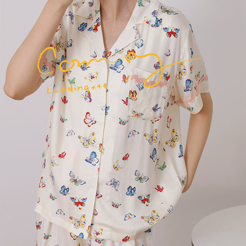 Dame kortærmet pyjamassæt med farverigt sommerfugledesign og komfortabel pasform Stilla