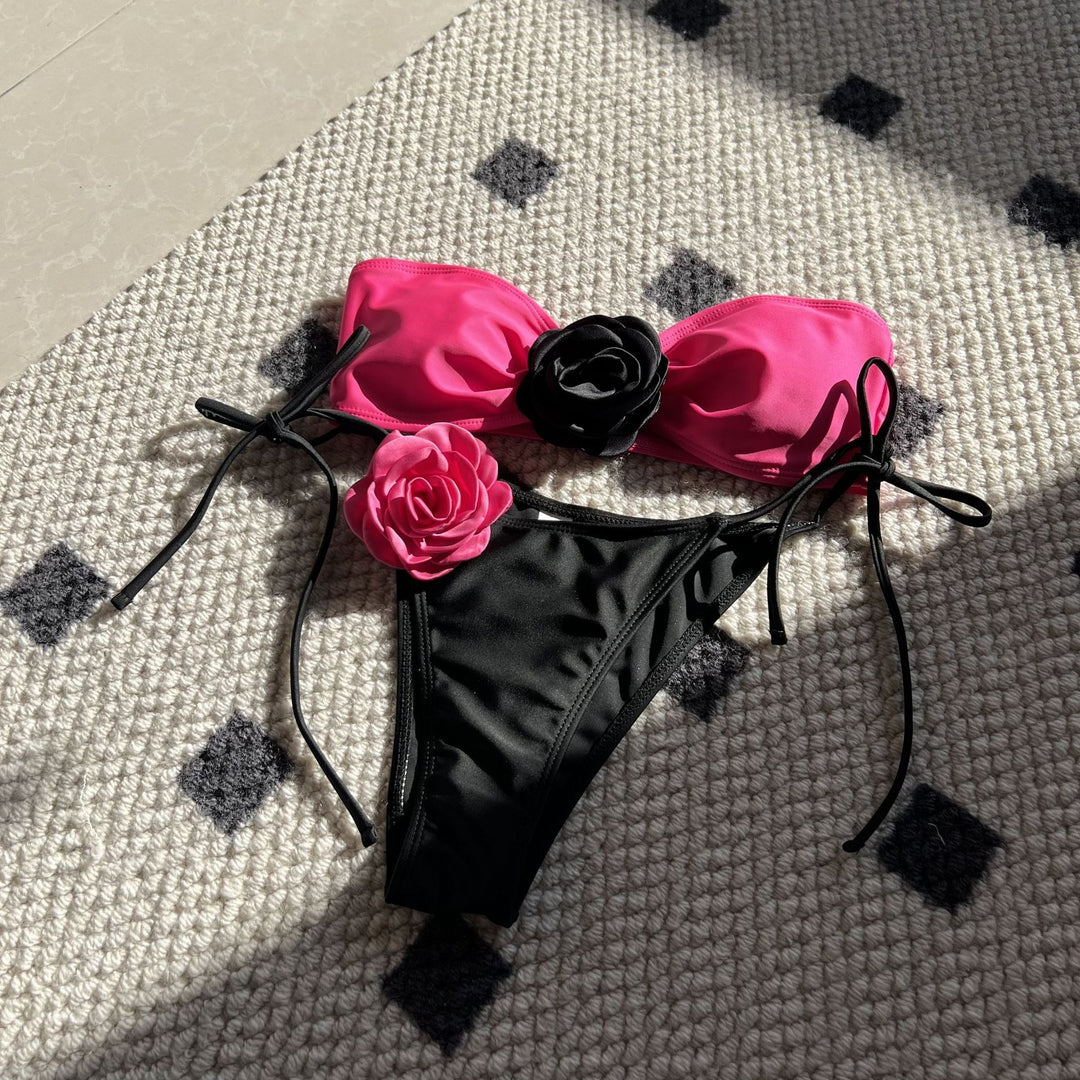 Dame Bandeau-Bikini med romantiske blomster-applikationer Stilla