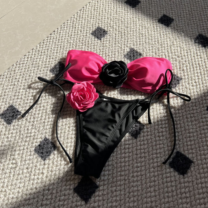 Dame Bandeau-Bikini med romantiske blomster-applikationer Stilla