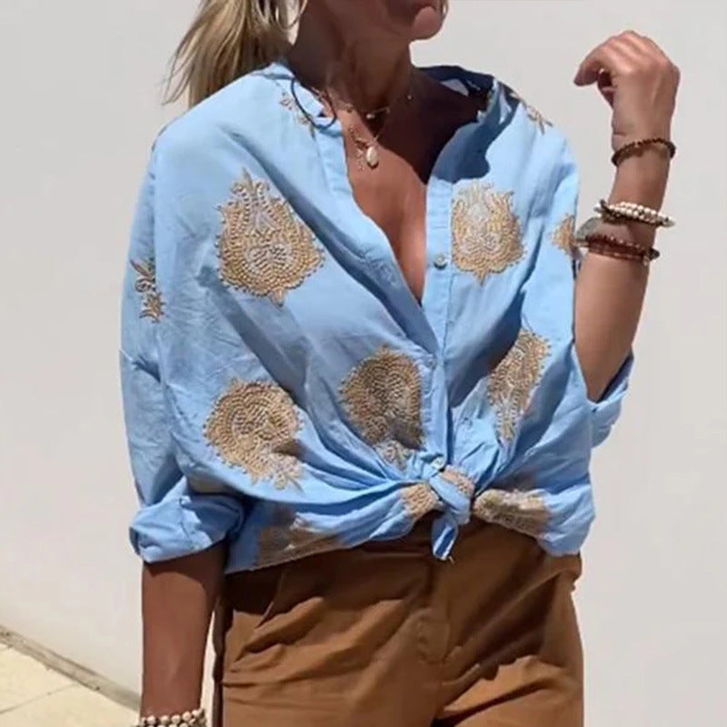 Damebluse med kunstneriske broderier og vide ærmer Stilla