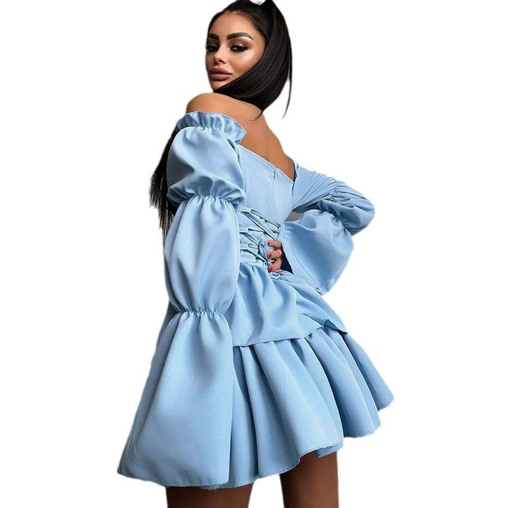 Dame Flirty Off-Shoulder Mini Kjole med Flæsekant Stilla