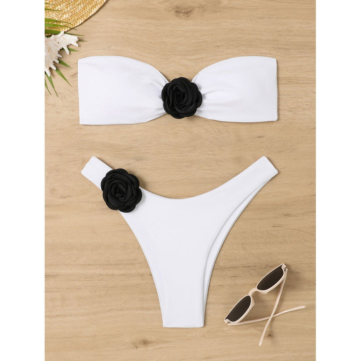 Dame Bandeau Bikini med blomsteragtige accenter og høj benudskæring Skovae
