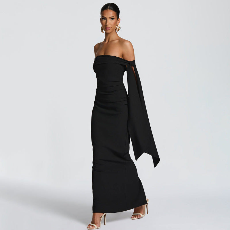 Dame Elegant aften kjole med off-shoulder-design og flydende kappe Skovae