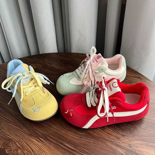 Dame Sneakers i sporty-elegant design med åndbar mesh-overflade Stilla