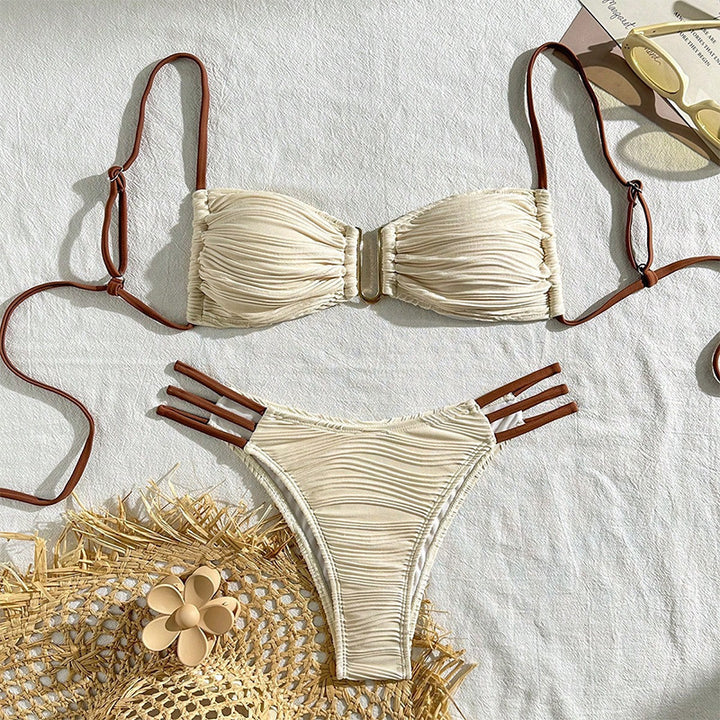 Dame bandeau-bikini med rynkedesign og dekorative stropdetaljer Skovae