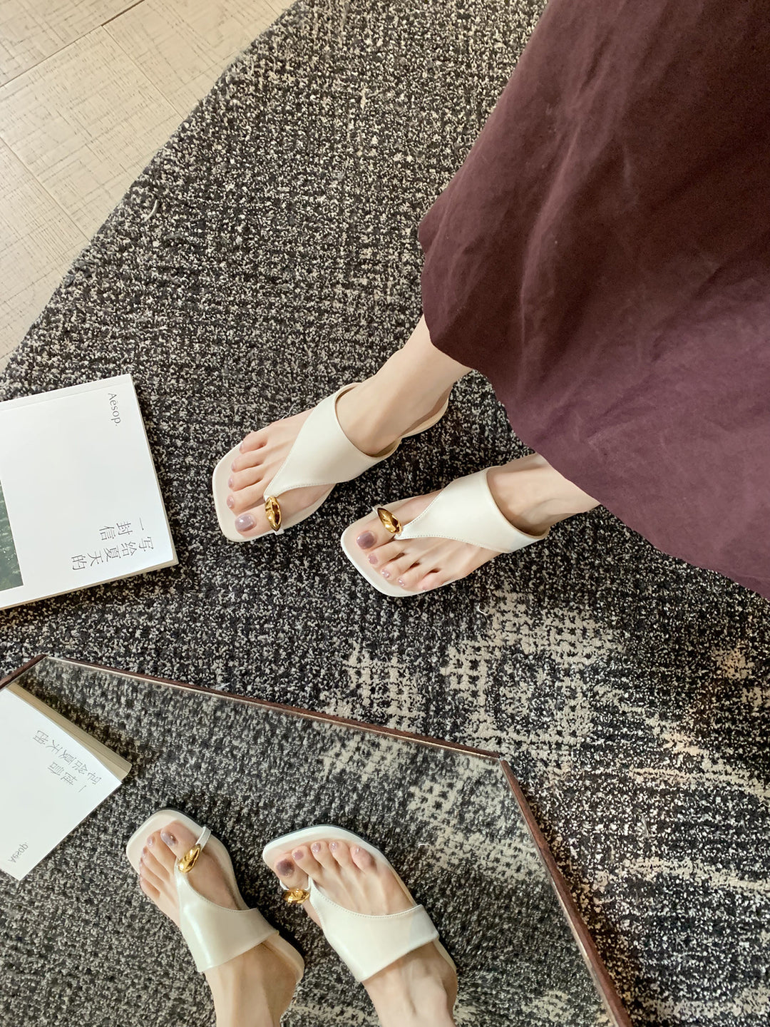 Femme Cross-Strap Slide Sandaler med elegant spænde-detalje Stilla