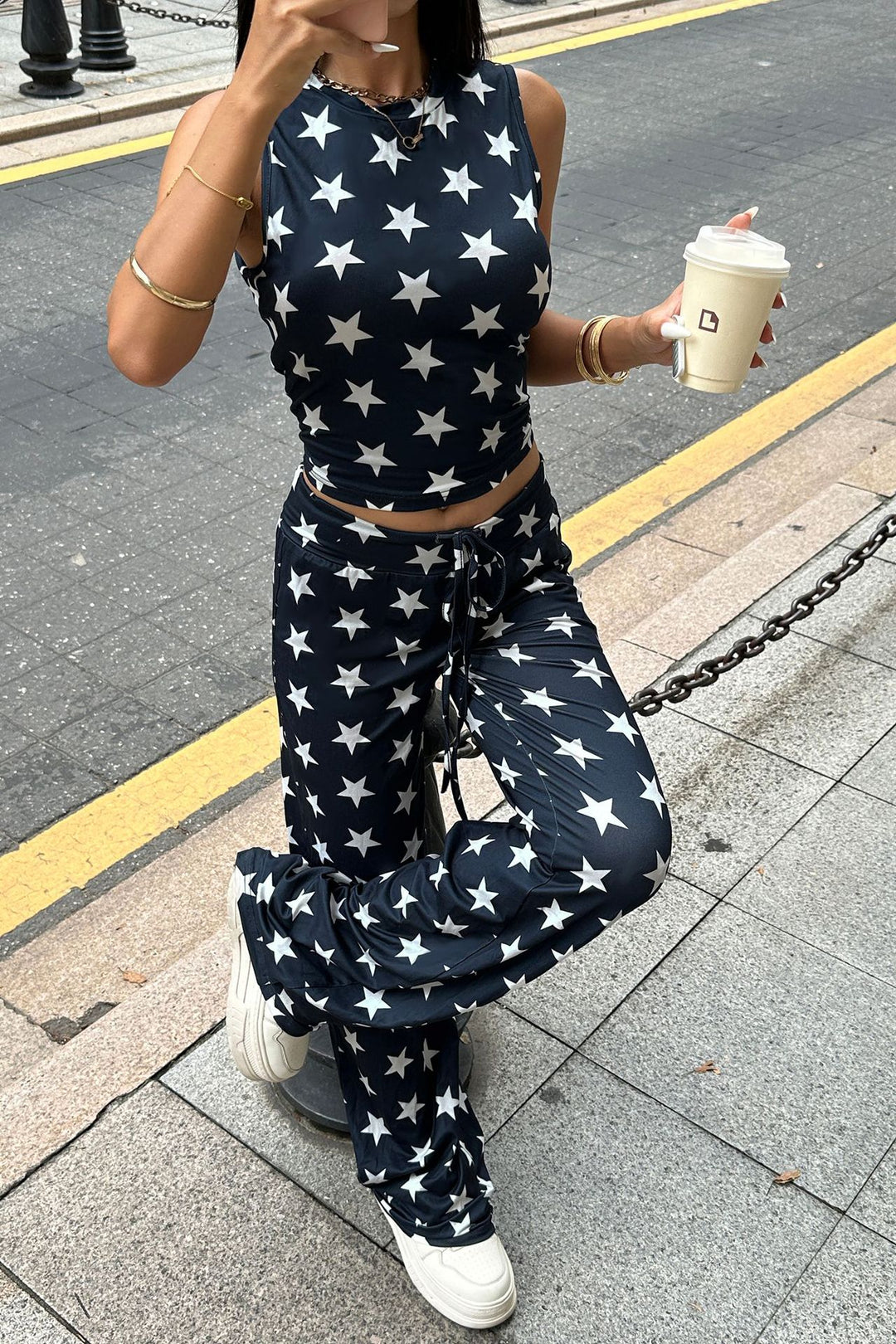 Dame Sporty two-piece set with star pattern and sleeveless top Skovae