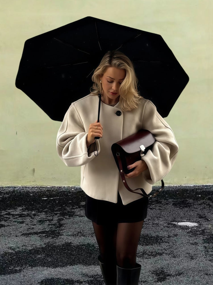 Dame Voluminøs Jakke i minimalistisk design med praktiske knapper og trendy snit Stilla