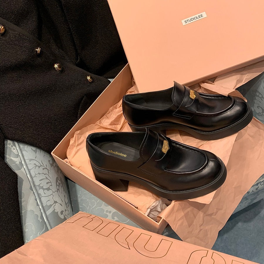 Dame Chunky Heel Slipper med dekorativt bånd Stilla