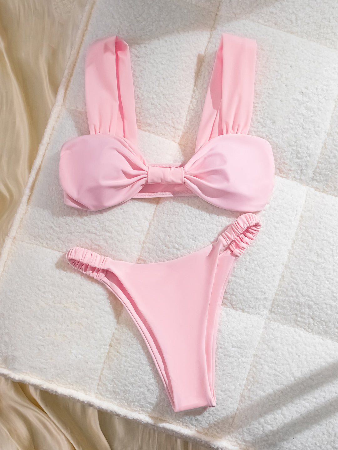 Dame bikini-sæt med romantisk sløjfe-design og justerbare stropper Stilla