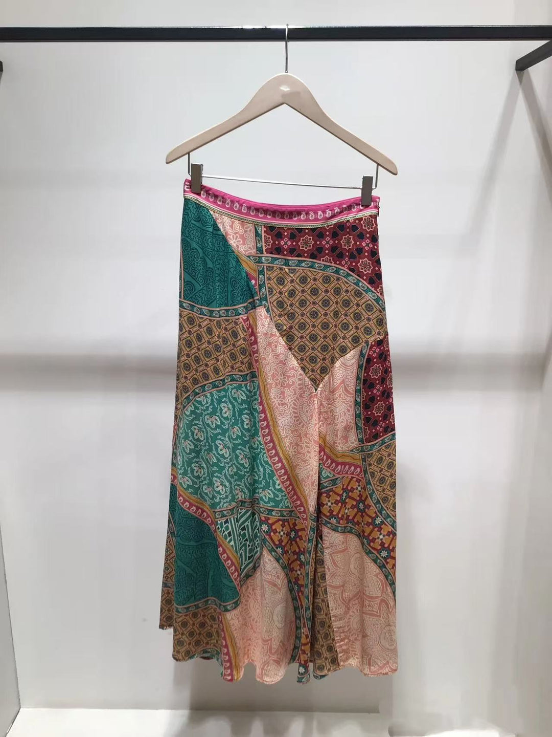 Dame Maxiskørt med kunstnerisk patchwork-design og elastisk talje Stilla