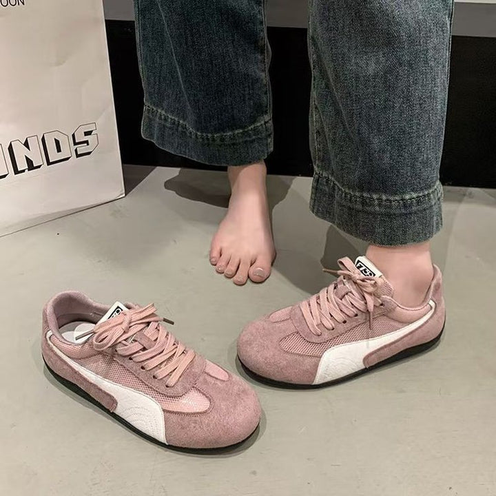 Dame sportiv sneaker i elegant design med åndbar overfladestruktur og fleksibelt sålprofil Stilla