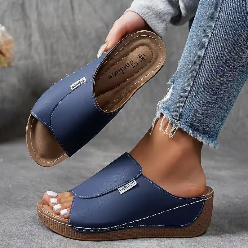 Dame Wedge-sandaler med elegant snit og ergonomisk fodsenge-design Stilla