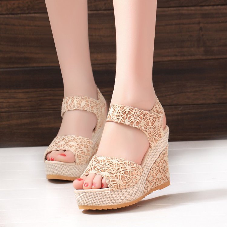 Dame Wedge Sandaler med blomsterdesign og justerbare remme Stilla