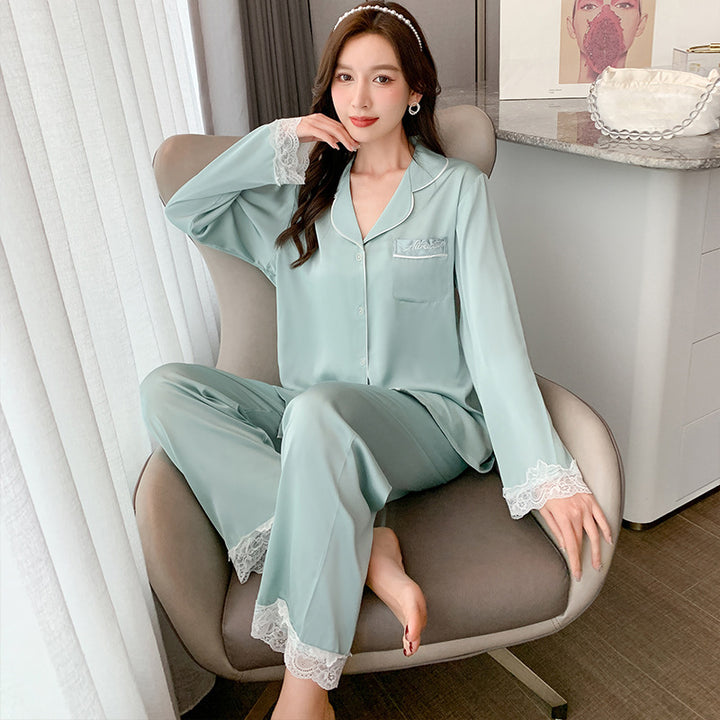 Dame Satin Pyjamasæt med elegante spidsærmer og knapbar top Stilla