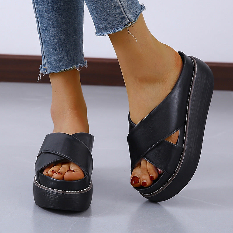 Dame Plateau-sandaler med krydset remdesign og skridsikker sål Stilla