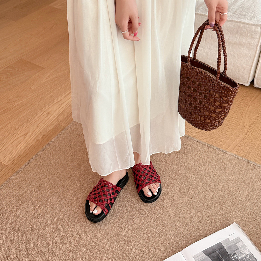 Femme Woven Slide Sandaler med elegant krydsrem-design Stilla