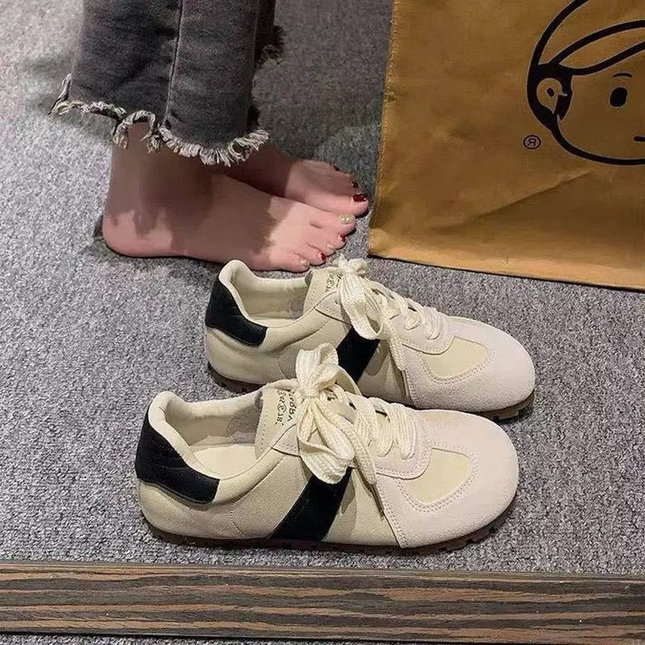 Dame Sneakers i sporty retro-stil med åndbare materialer og skridsikker sål Stilla