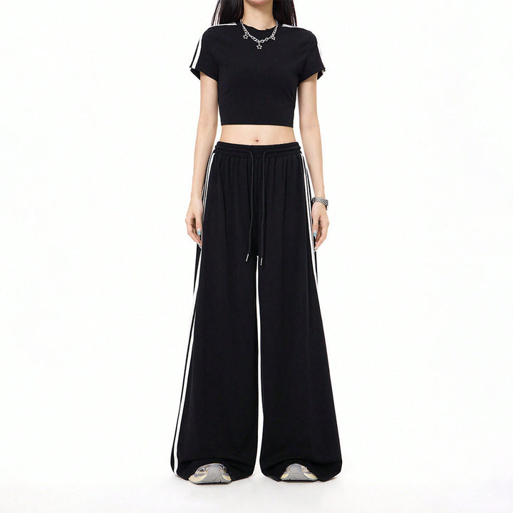 Kvindernes sporty sæt lavet af crop top og bredt skårne bukser med slidser detaljer Stilla