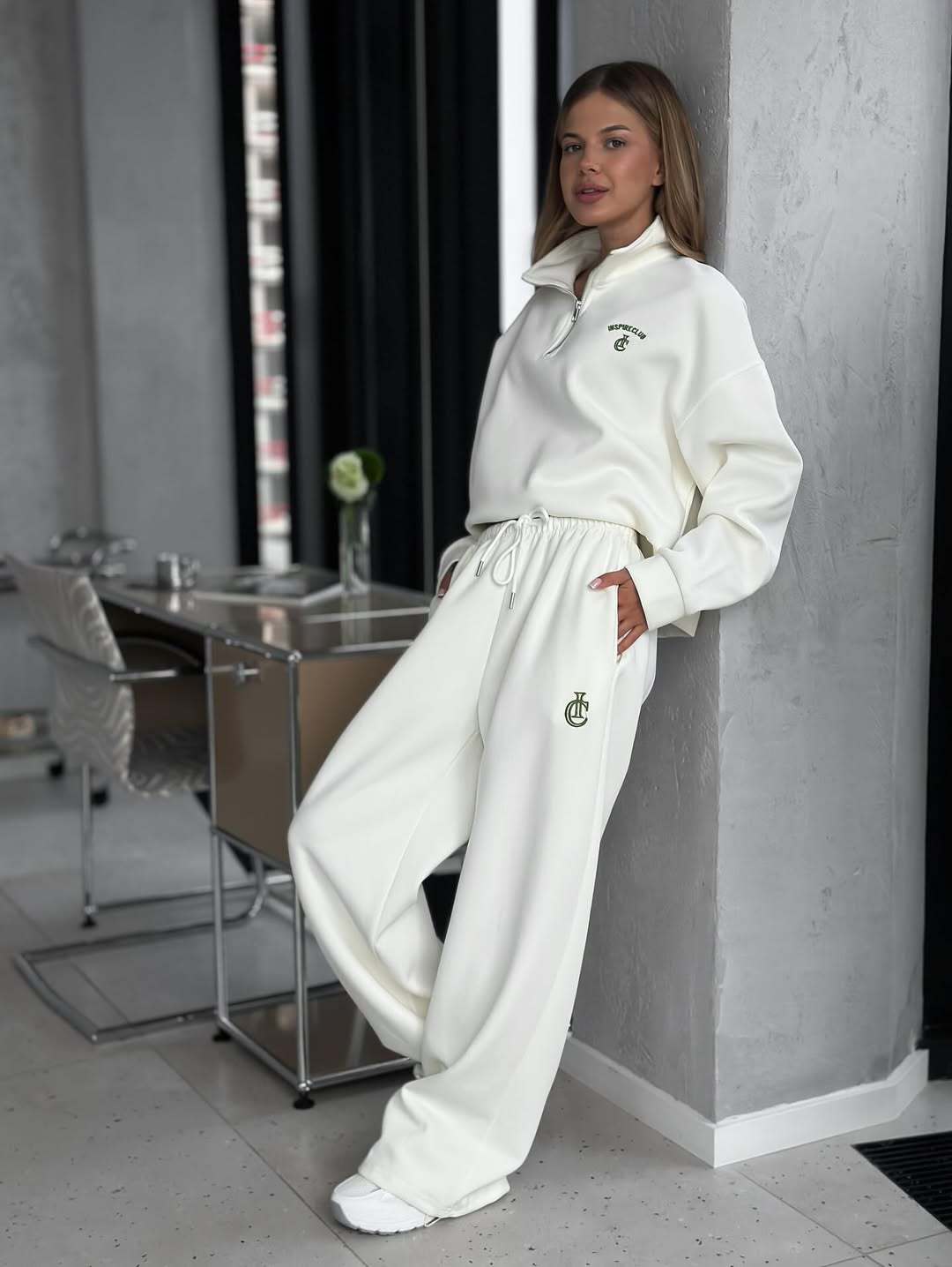 Damer sporty sweater sæt med høj krave og komfortabel pasform Stilla