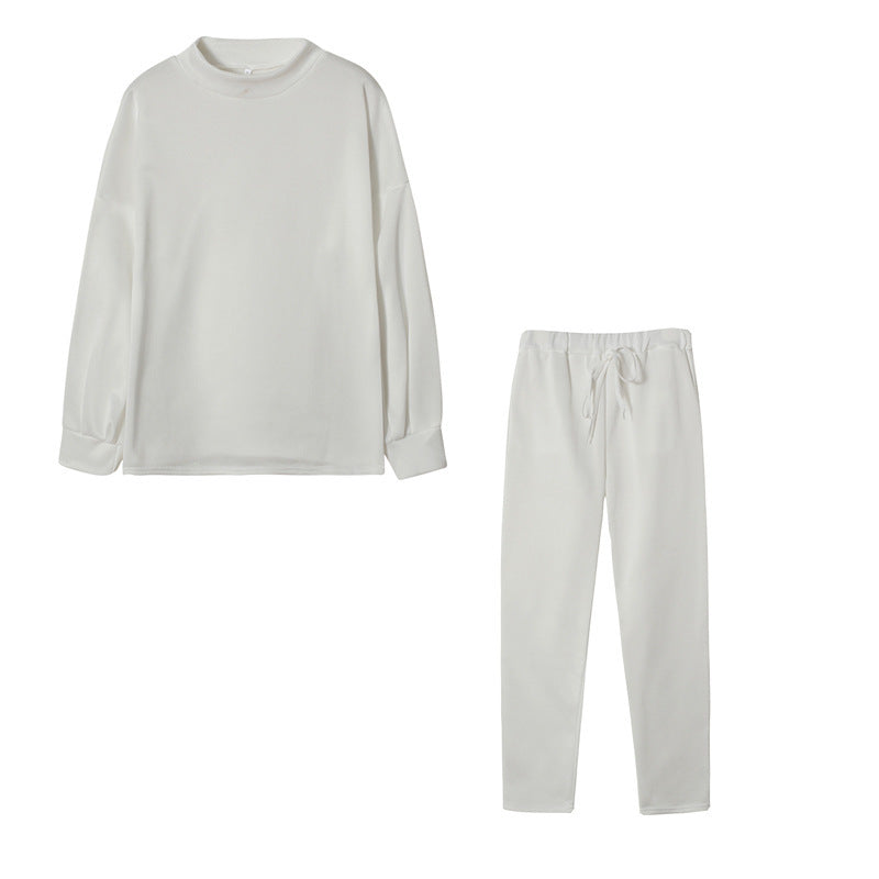 Kvindernes tracksuit i en moderne pasform med en højhalset top og elastiske bukser Stilla