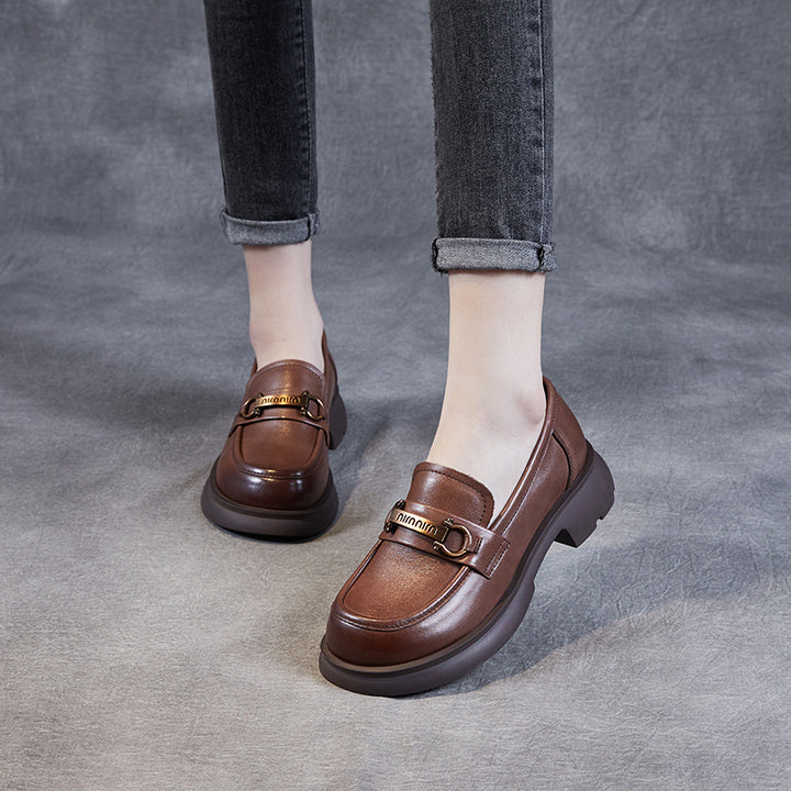 Dame Elegante Chunky Slipper med dekorative metal accenter Stilla