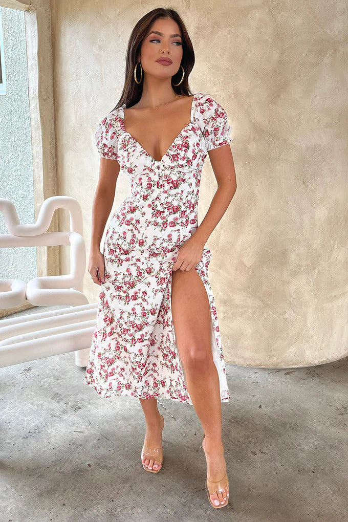Dame sommerligt maxi-kjole med blomstermønster og elegant slids Skovae