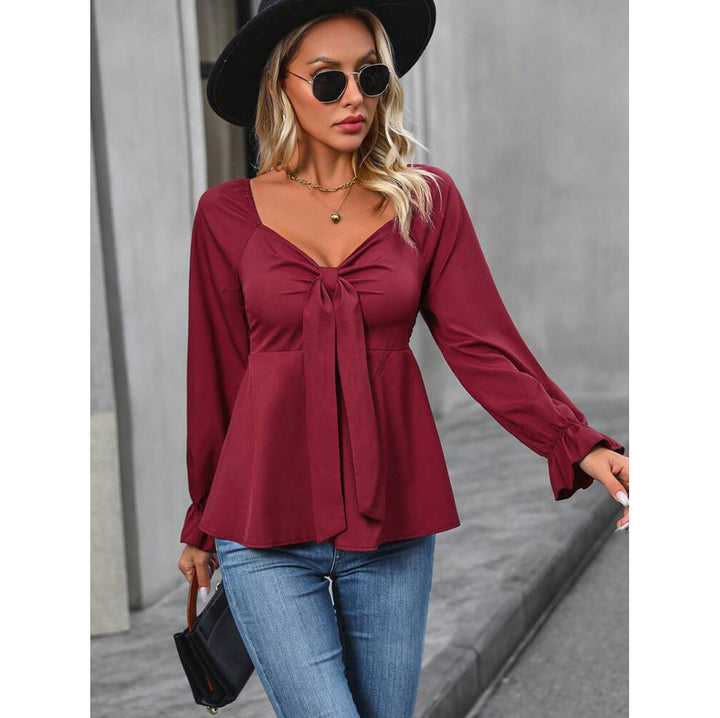 Dame Luftigt skåret bluse med slips-detail Stilla