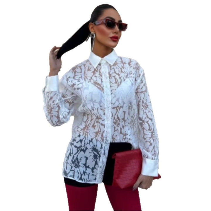 Dame Gennemsigtig Bluse med blomsterdesign og knapliste Stilla