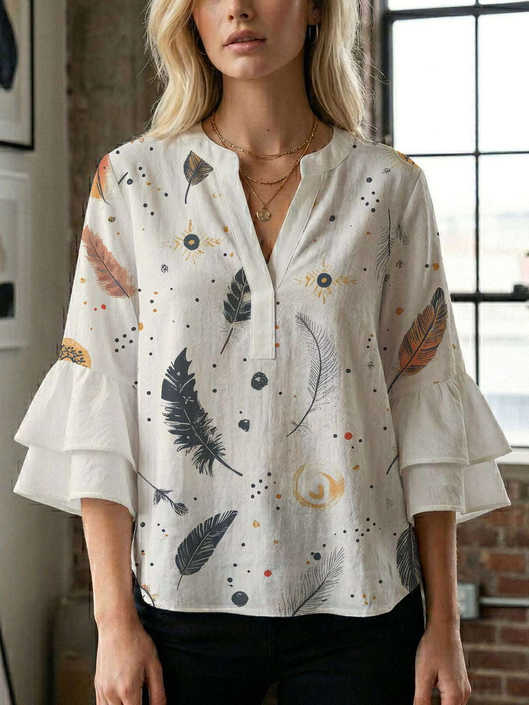 Dame bluse med voluminøse ærmer og kreativt trykdesign Skovae