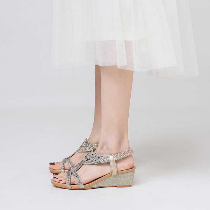 Dame wedge-sandaler med glitrende strass-applikationer og elastisk rem-design Stilla
