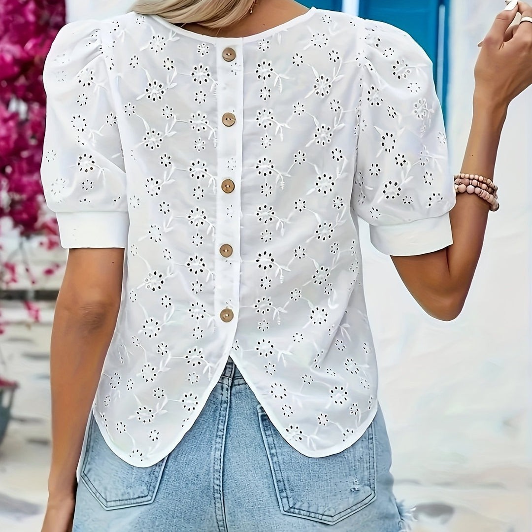 Damebluse med blomster hulmønster og puffærmer Stilla