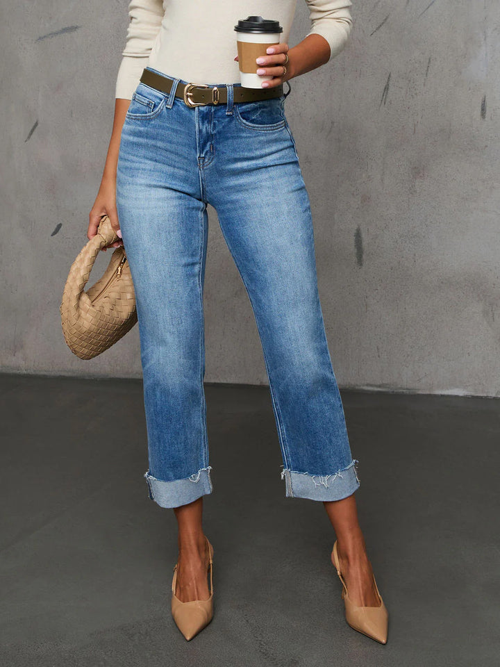 Dame Mom-jeans i afslappet cropped stil med fransede afslutninger Stilla