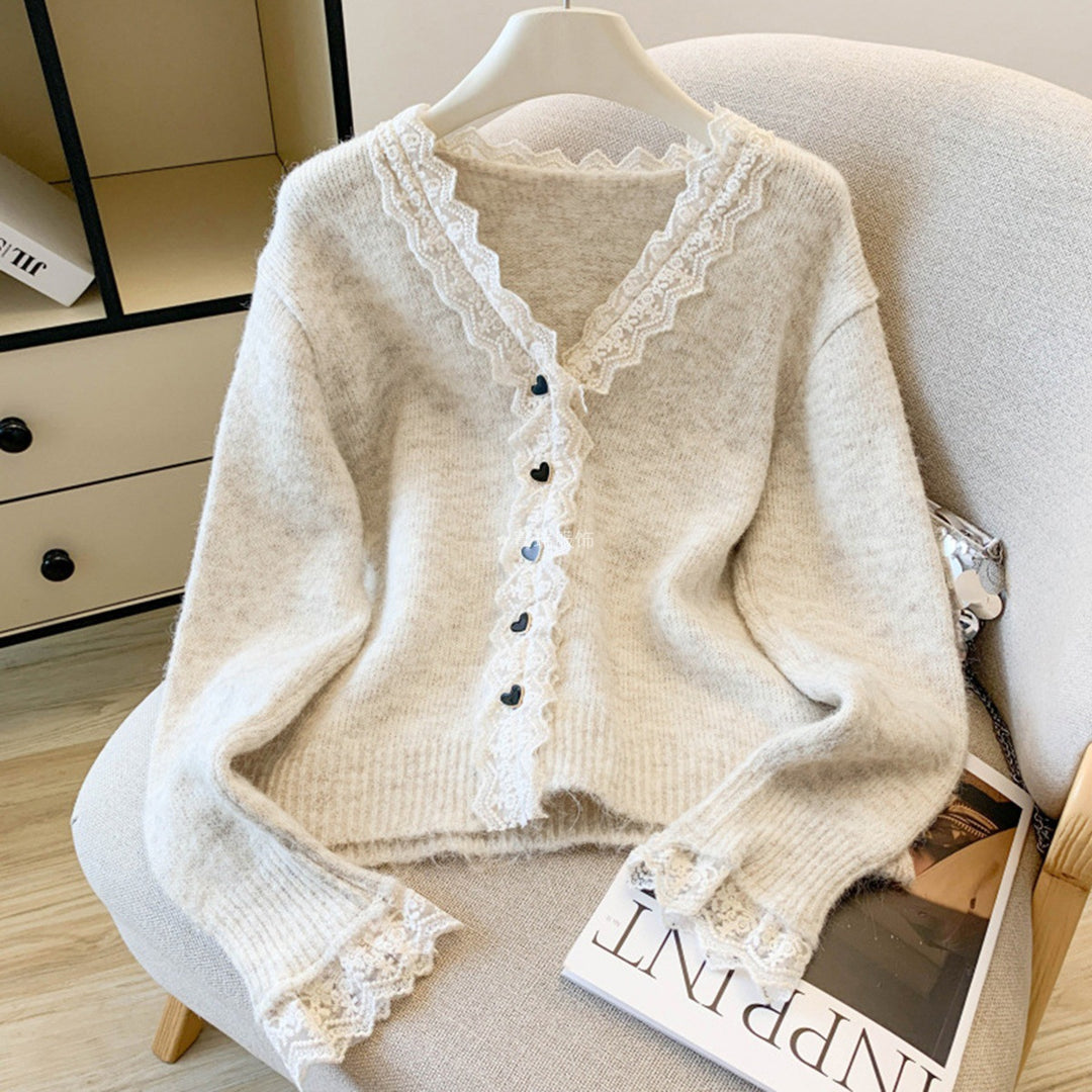 Kvindernes elegante strikkede sweater med blondeudsmykning Stilla