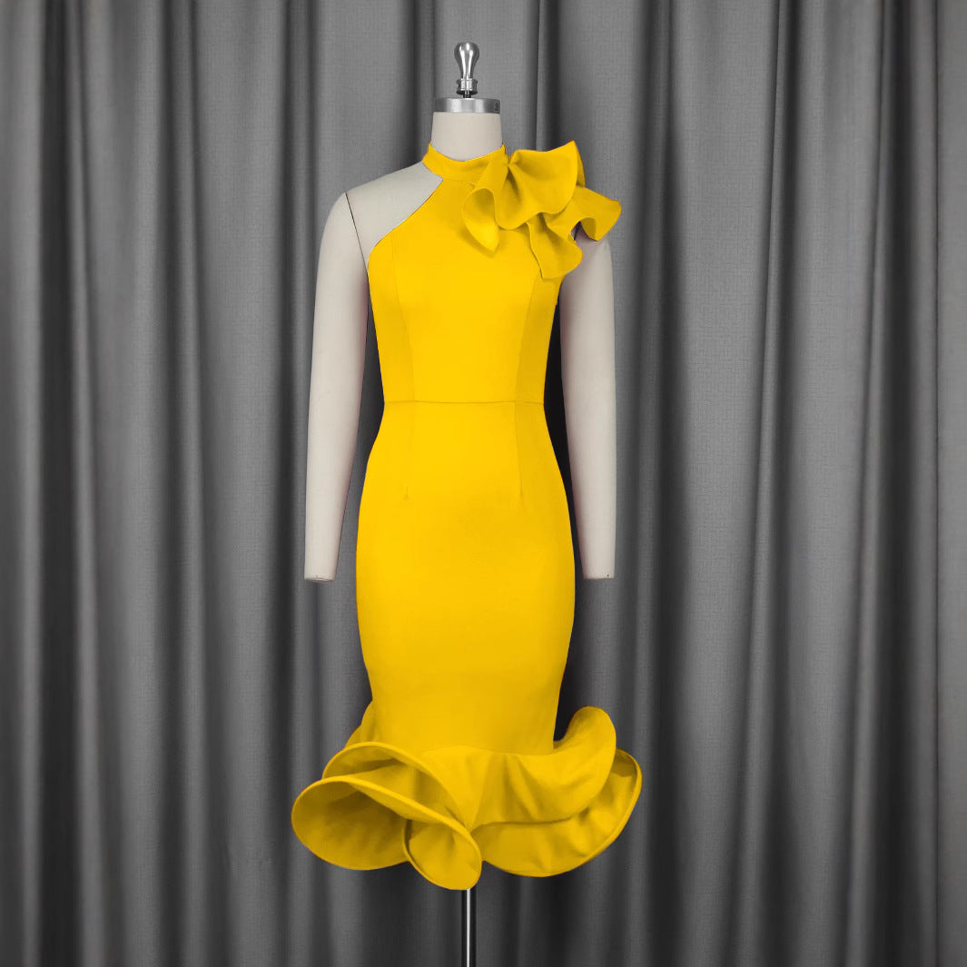 Damer Elegant aftenkjole med asymmetrisk design og voluminøs ruffles accent Skovae