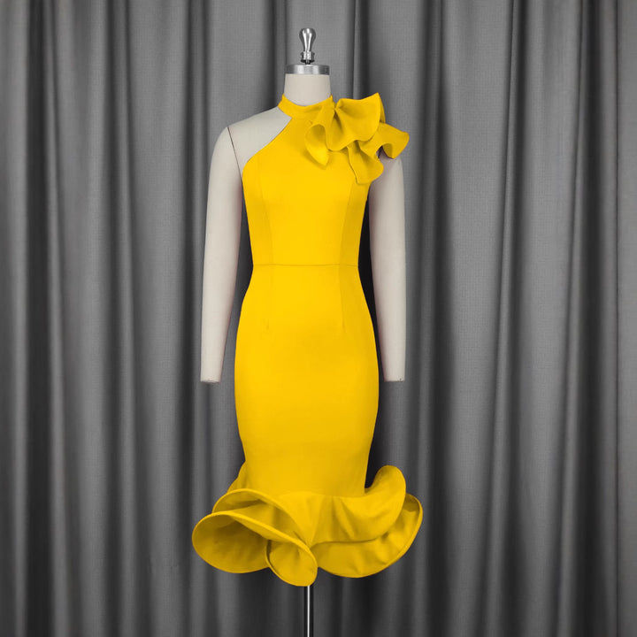 Damer Elegant aftenkjole med asymmetrisk design og voluminøs ruffles accent Skovae