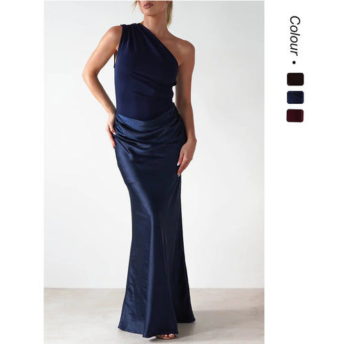 Dame aften kjole med asymmetrisk snit og elegant drapering design