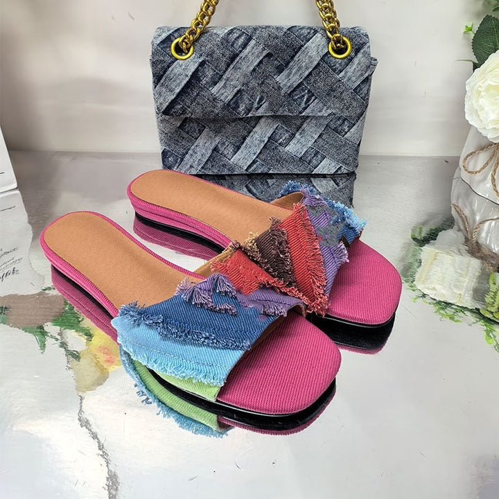 Femme Fringed Slide Sandaler med farverig tekstilaccent Stilla