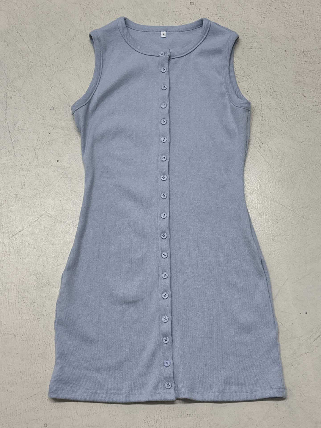 Damen ärmelloses Kleid mit durchgehender Knopfleiste und figurbetontem Schnitt Skovae